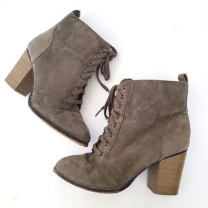 CANDIE'S Sz 9.5 Faux Olive Green Suede Side Zip Laces Bootie 3.5" Block Heel EUC